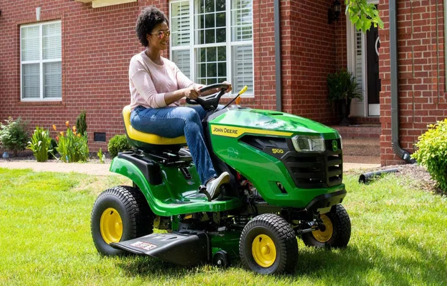 Garden tractor vs. Lawn mower